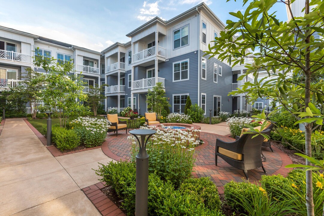 Everleigh Cool Springs 55+ Active Adult Apartment Homes in Franklin, TN - Foto de edificio