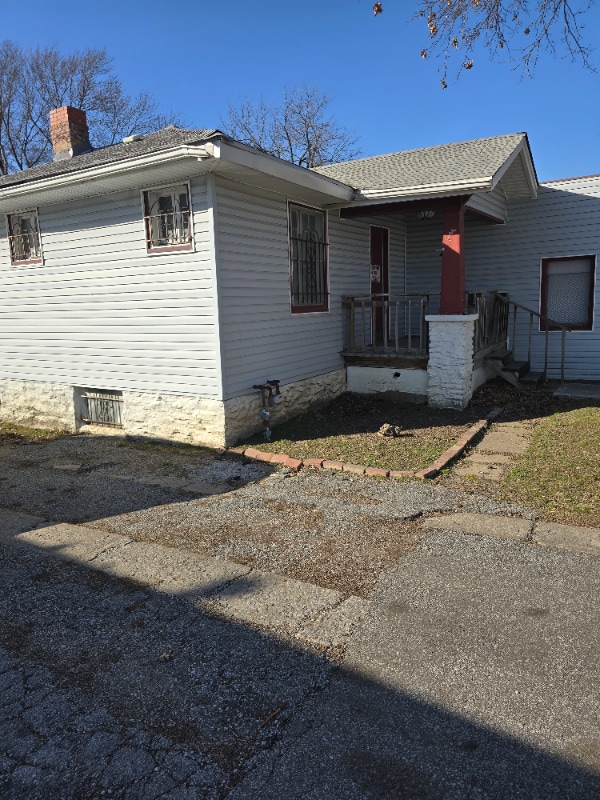 property at 5926 Prospect Ave