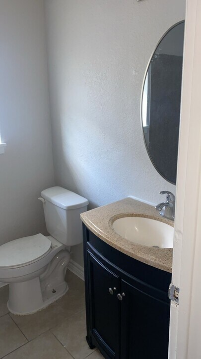2112 Thonig Rd in Houston, TX - Building Photo