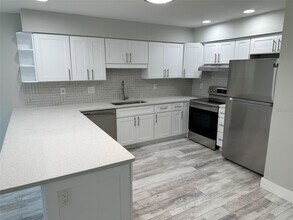 440 50th Ave N in St. Petersburg, FL - Foto de edificio - Building Photo