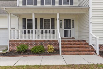 210 Egret Point Dr in Sneads Ferry, NC - Building Photo - Building Photo