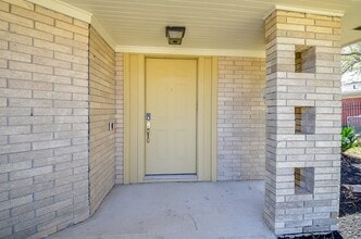 414 Lakeview Dr in Sugar Land, TX - Building Photo - Building Photo