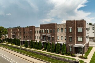 Hillwood Court in Nashville, TN - Building Photo