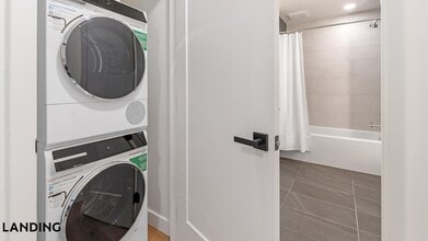 632 Howard Rd SE, Unit 942 in Washington, DC - Foto de edificio - Building Photo