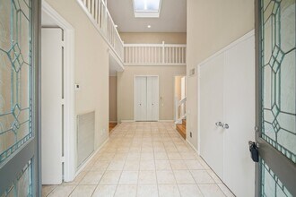 130 Sugar Berry Cir in Houston, TX - Building Photo - Building Photo