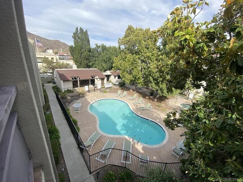 6930 Hyde Park Dr, Unit 304 in San Diego, CA - Building Photo