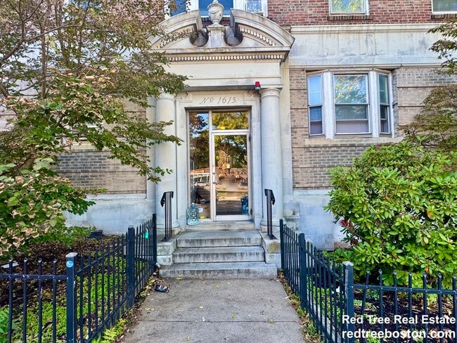 1615 Commonwealth Ave, Unit 14 in Boston, MA - Foto de edificio - Building Photo