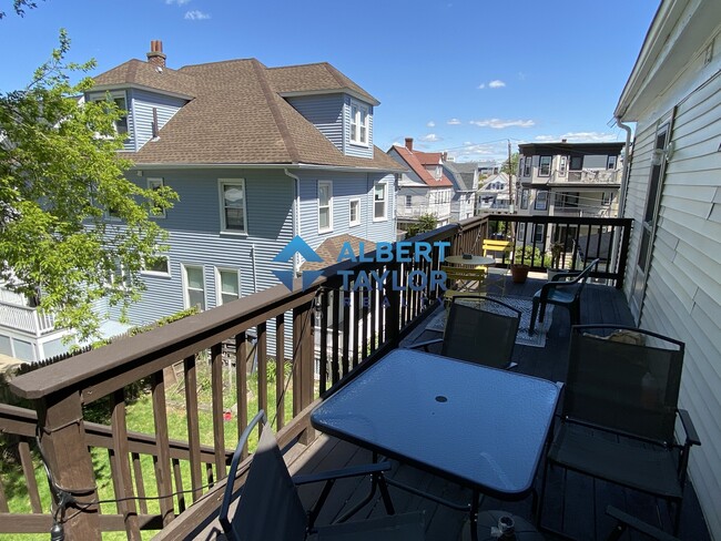 64 Murdock St, Unit 2 in Boston, MA - Foto de edificio - Building Photo