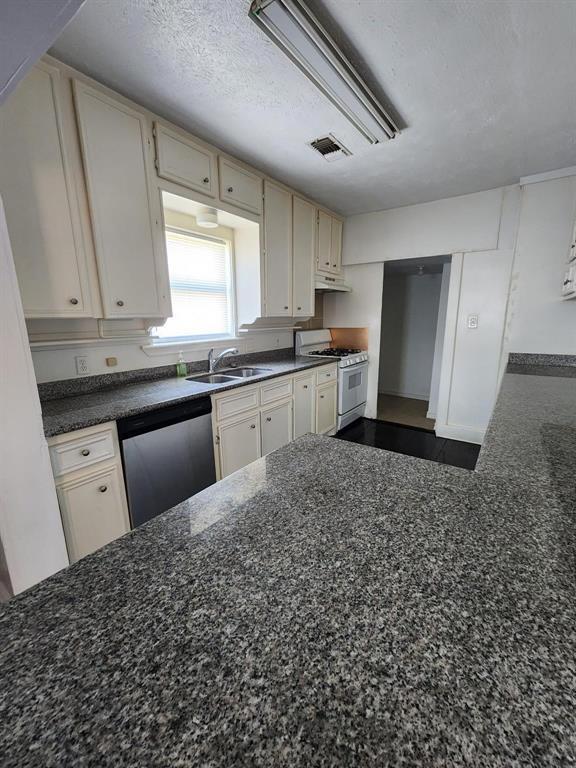 400 King Edward Pl in Baytown, TX - Building Photo - Building Photo