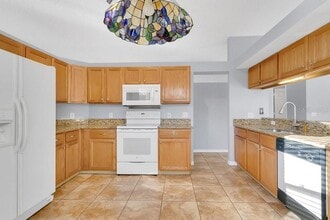 8102 Country Run Pkwy in Orlando, FL - Building Photo - Building Photo