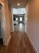 359 Twin Lakes Blvd W in West Columbia, TX - Building Photo