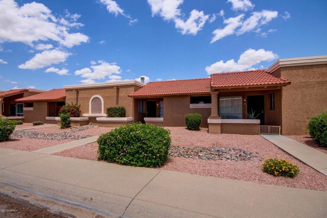 La Crescenta in Phoenix, AZ - Building Photo