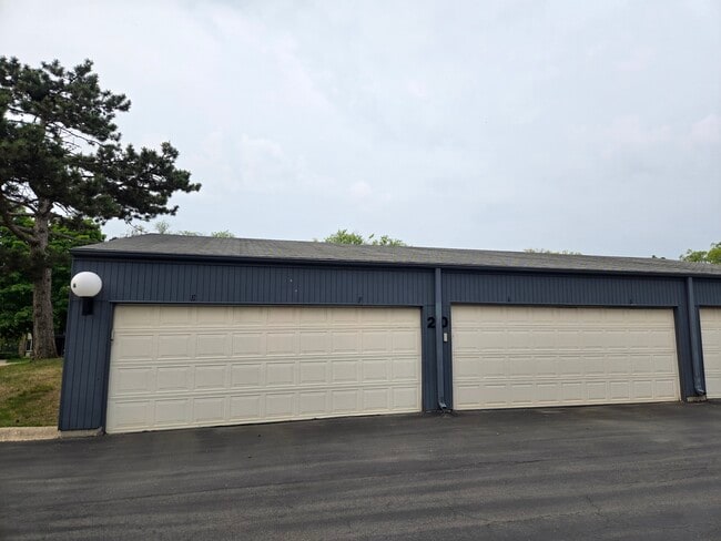 2025 Ammer Ridge Ct in Glenview, IL - Building Photo - Building Photo