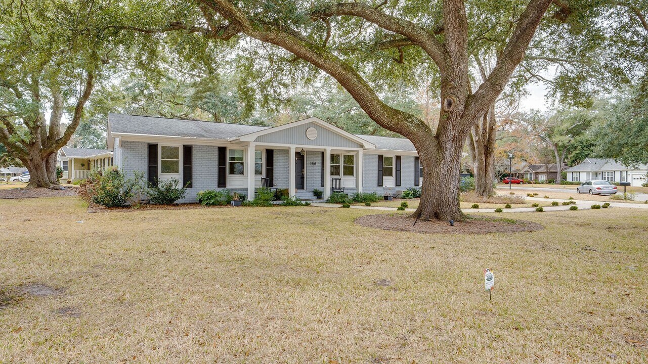 1223 Old wanus Dr in Mount Pleasant, SC - Foto de edificio