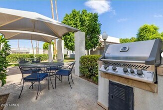 6505 E Osborn Rd in Scottsdale, AZ - Building Photo - Building Photo