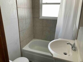 30 North 15th Street, Unit Rent $825 in Belleville, IL - Foto de edificio - Building Photo