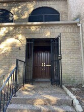4 Bayou Pointe Dr in Houston, TX - Foto de edificio - Building Photo