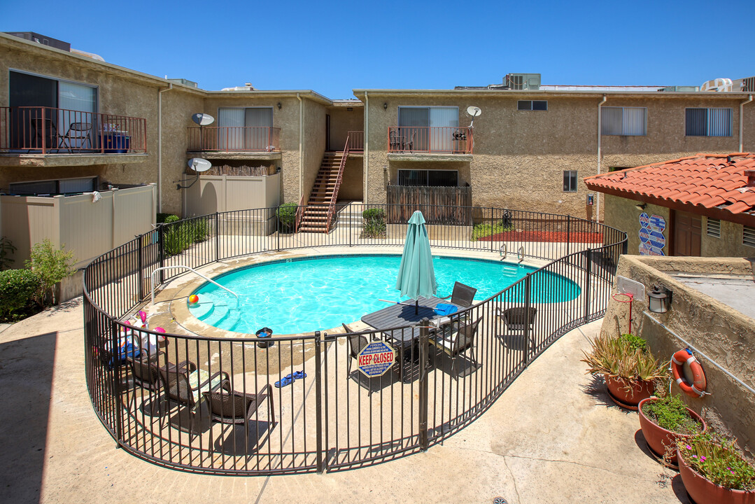 Casa Violin Canyon Apartments in Castaic, CA - Building Photo