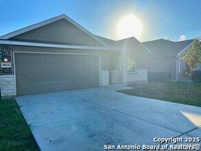 8014 Chanting Bnd in San Antonio, TX - Building Photo - Building Photo