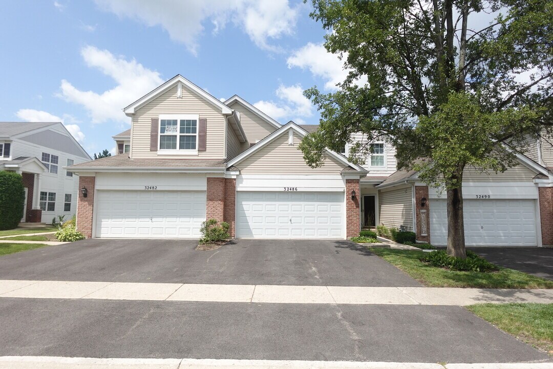 32486 Allegheny Wy in McHenry, IL - Building Photo