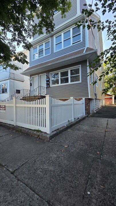 205 N 16th St in Bloomfield, NJ - Building Photo