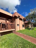 6515 W 27th Ct in Hialeah, FL - Building Photo