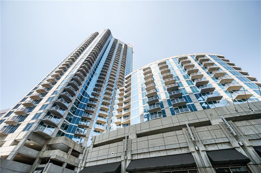 400 W Peachtree St NW in Atlanta, GA - Building Photo