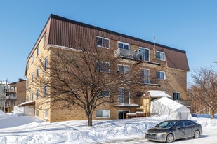 670 Wagner Rue in Laval, QC - Building Photo