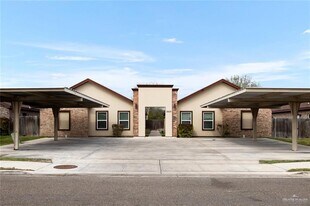 10 Valeria St in Edinburg, TX - Building Photo