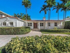 5371 N Bay Rd in Miami Beach, FL - Building Photo