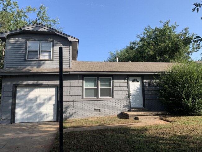 property at 933 N Locust Ln