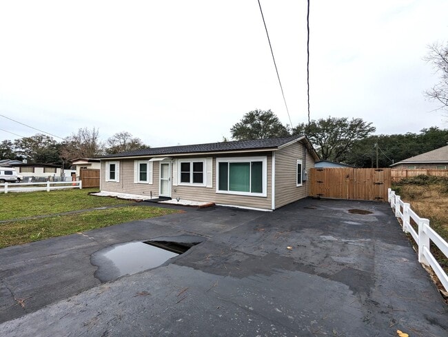 1010 Pinetree Rd in Mary Esther, FL - Building Photo - Building Photo