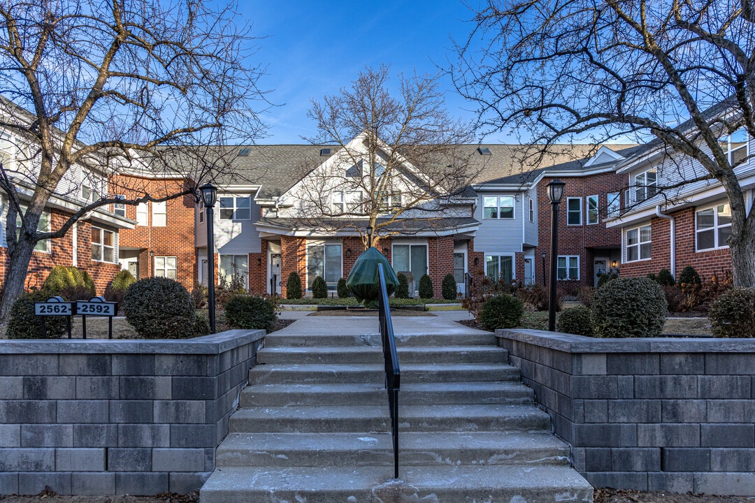 Downer Square in Milwaukee, WI - Building Photo