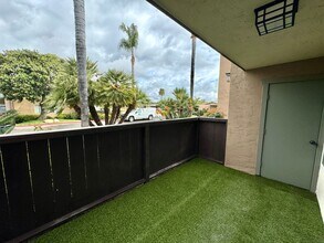 155 Avenida Descanso in Oceanside, CA - Foto de edificio - Building Photo