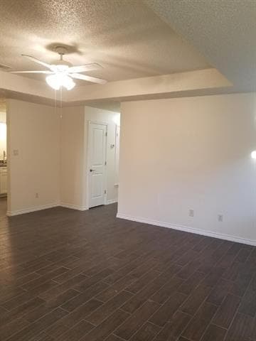 7507 April in North Richland Hills, TX - Foto de edificio - Building Photo