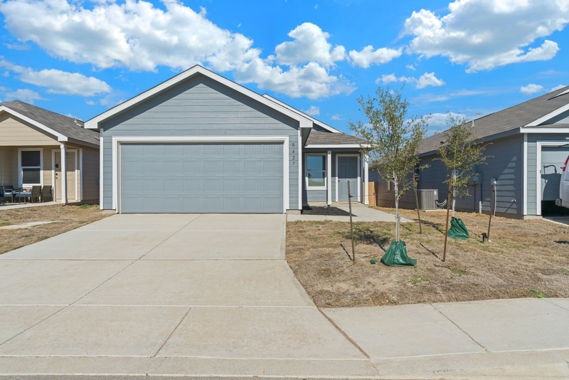 8427 Purple Sapphire in San Antonio, TX - Building Photo