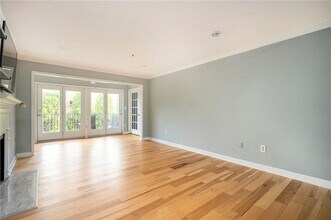 3203 Lenox Rd NE in Atlanta, GA - Foto de edificio - Building Photo