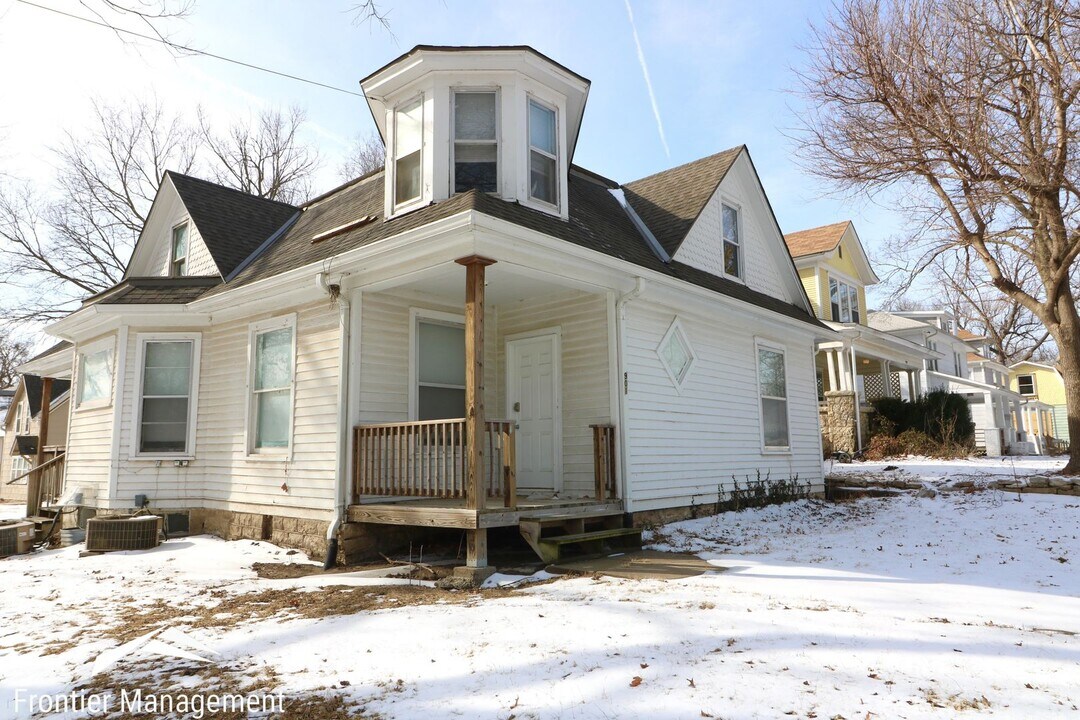 901 Osage St in Manhattan, KS - Building Photo