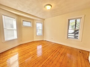 21 Macarthur St in Somerville, MA - Building Photo - Building Photo