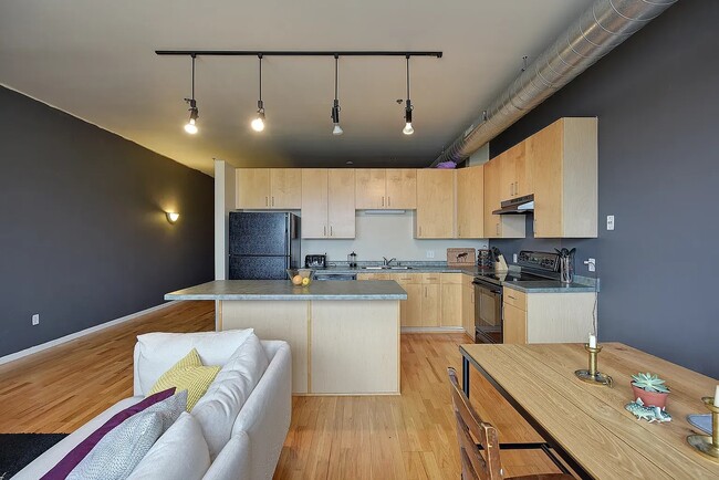 1924 N Hubbard St, Unit 413 in Milwaukee, WI - Building Photo - Building Photo