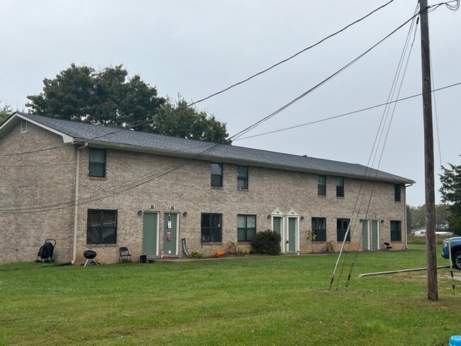 120 Garden St in Estill Springs, TN - Foto de edificio - Building Photo