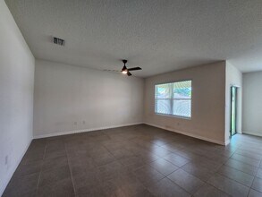 2448 Knight Island Dr in Brandon, FL - Building Photo - Building Photo