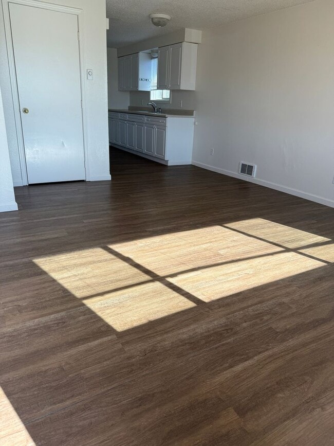 700 1th SW 1-3 in Bandon, OR - Building Photo - Building Photo