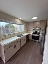 18854-18858 Eisenhower St in Salinas, CA - Building Photo - Building Photo