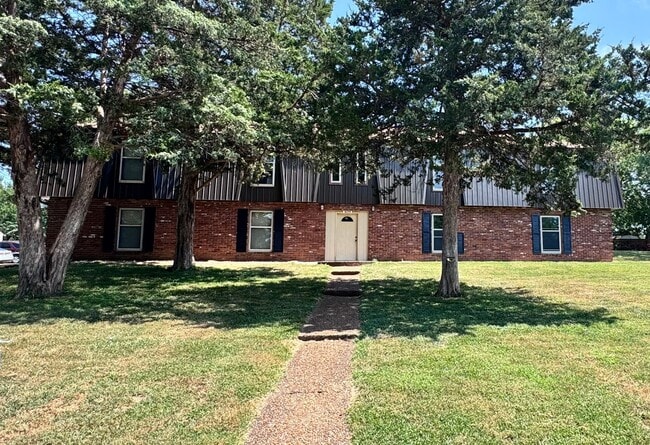1609 Chaddsford Dr in Jefferson City, MO - Building Photo - Building Photo