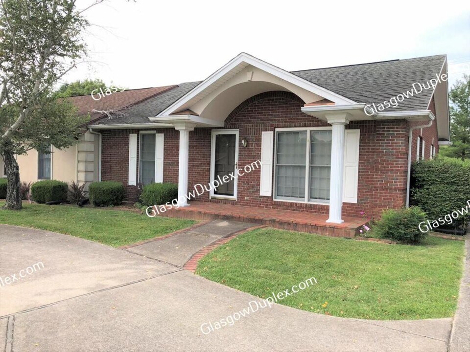 100 Sandwood Dr in Glasgow, KY - Building Photo