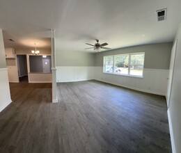 516 W Point Tap Rd in Palestine, TX - Building Photo - Building Photo