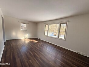 292 Washington St in Saratoga Springs, NY - Building Photo - Building Photo