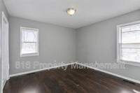 1229 W Hayward Ave in Independence, MO - Building Photo - Building Photo