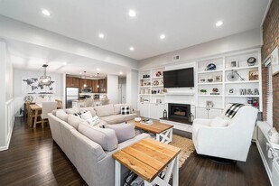 2121 E 1st St in Long Beach, CA - Building Photo